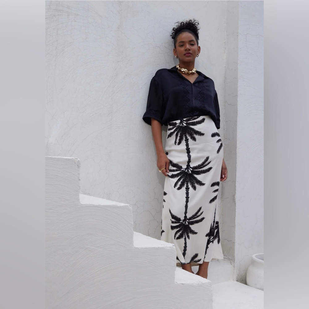 H&M Black & White Palm Print Midi Skirt